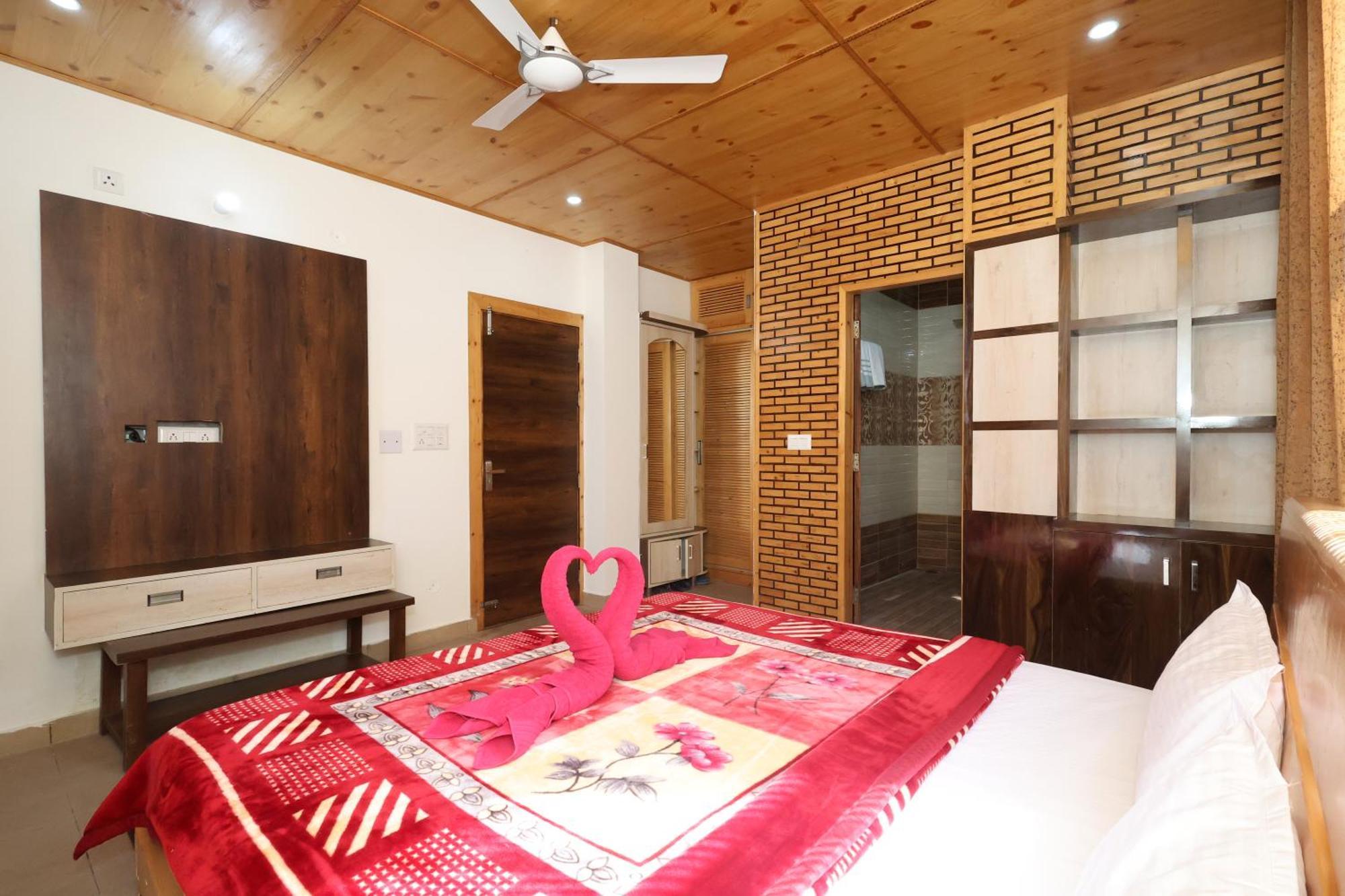 Cozy Heavenn 2Bhk I Kasauli I Mountain View 93O68I282O Lägenhet Exteriör bild